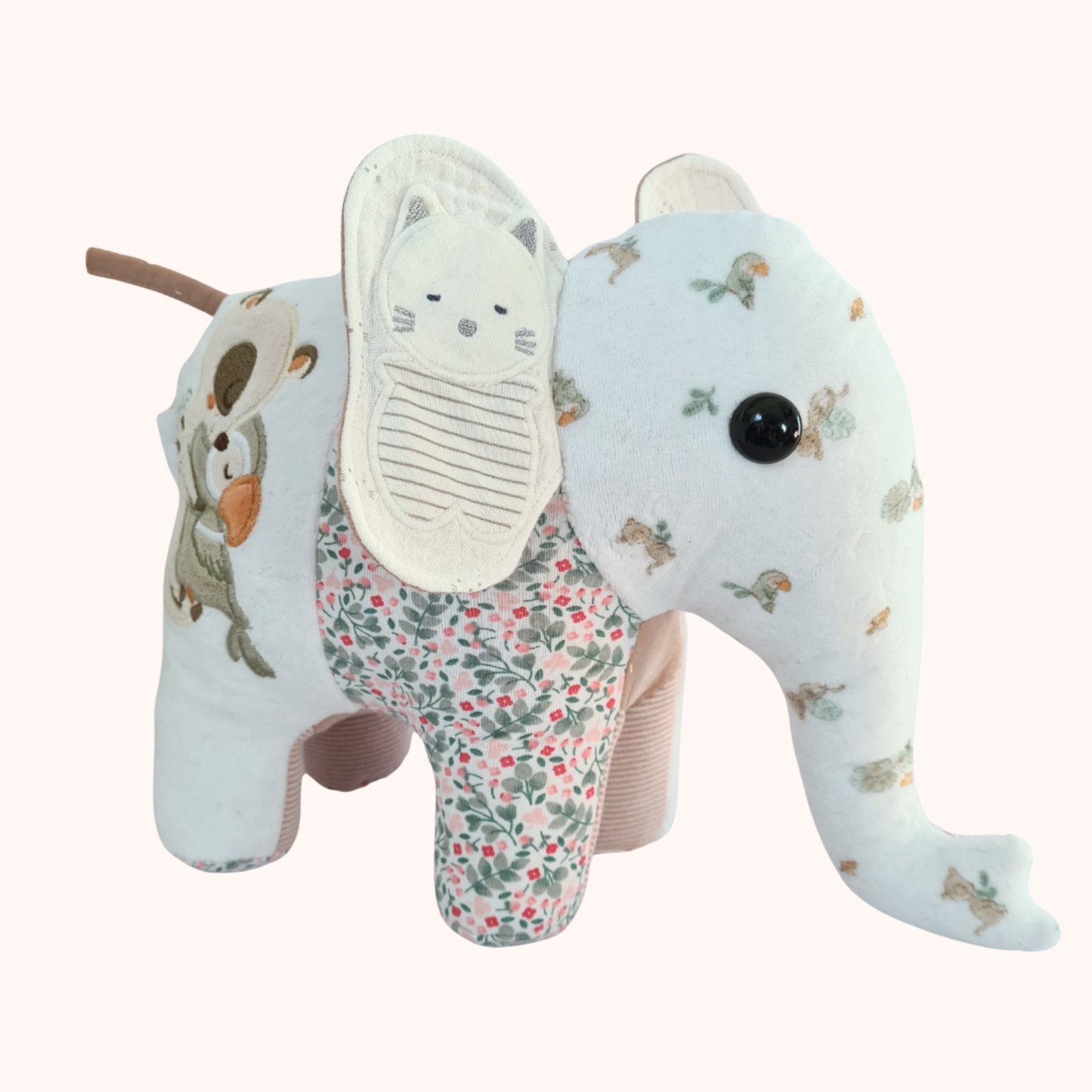 Éléphant en peluche souvenir
